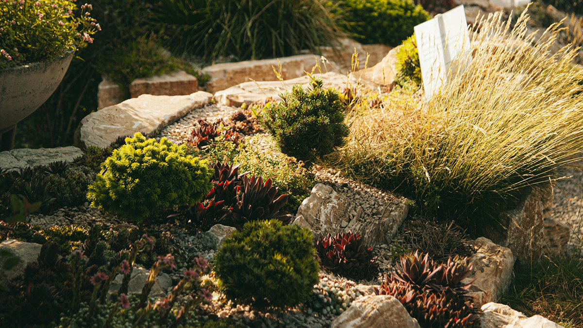 Gartengestaltung aus Stein im mediteranen Look